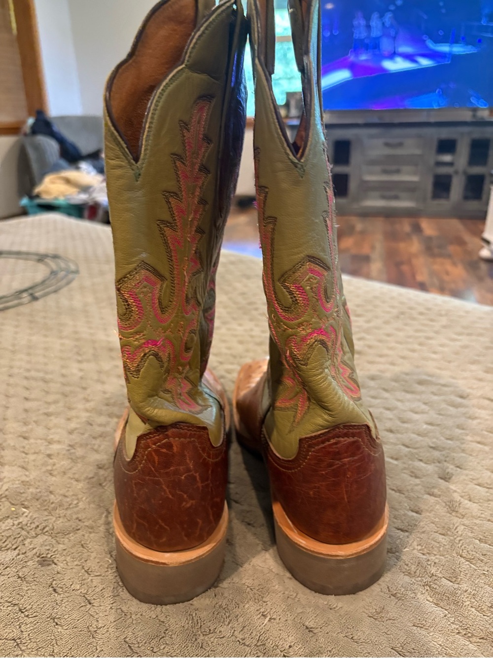 Women’s Two-Tone Brown and Olive Western Cowboy Boots - Picture 4 of 9